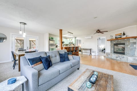 Interior | Open Floor Plan | Free WiFi | Single-Story Home