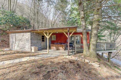 Waynesville Vacation Rental | 2BR | 2BA | 1,040 Sq Ft | Small Step to Access