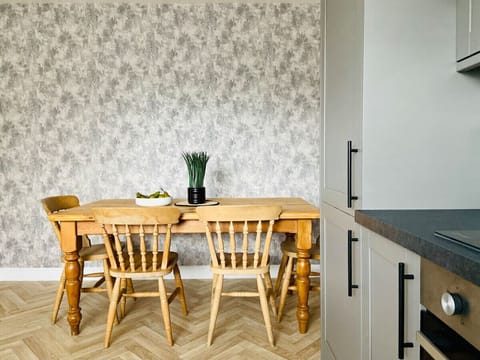 [Dining area] for social dining