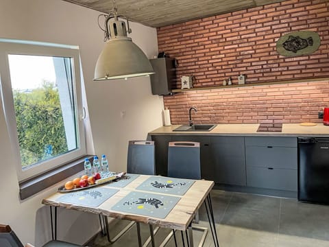 Home, Cottage, Estate, Shade, Garden, Backyard, Yard, Hacienda, Landscaping, Garden Buildings