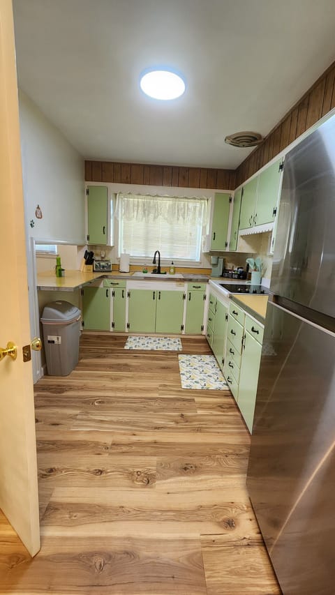 Full kitchen space 