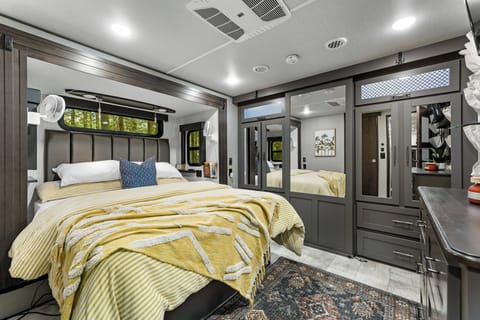 b9a4aee8-328c-442d-8236-18f83db5684d