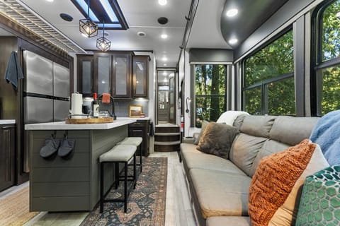 d5bd30fb-9de6-456d-989d-af7a8e9d99c7