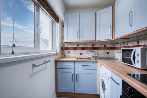 Driftwood Den - 1 Bedroom Apartment - Saundersfoot (25018)