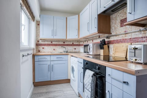 Driftwood Den - 1 Bedroom Apartment - Saundersfoot (25016)