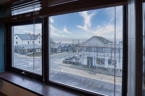 Driftwood Den - 1 Bedroom Apartment - Saundersfoot (25031)