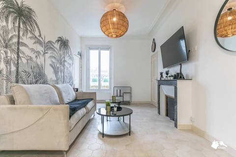 Salon avec télévision 