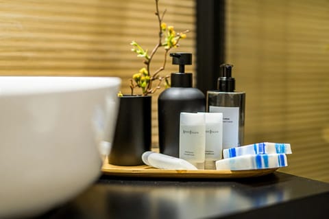 Bathroom amenities