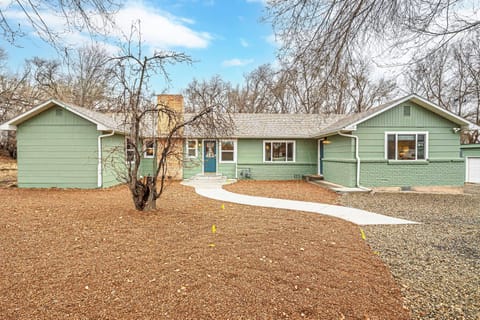 A charming vintage home with space for the whole family!