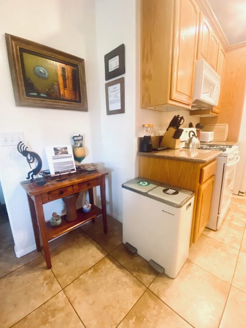 Check-in table: House manual, info for bouldering etc...