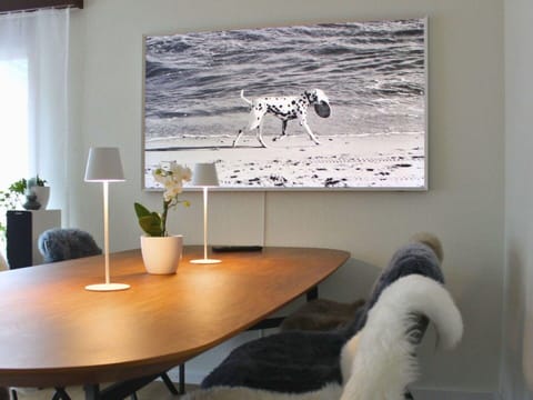 Furniture, Interior Design, Wall, Flooring, Floor, Living Room, Room, Home, Table, Lighting