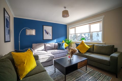 Living Room / Lounge