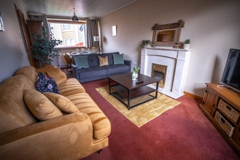 Living Room / Lounge