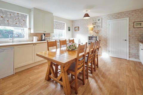 Audrey's Cottage, Kirk Yetholm - Host & Stay