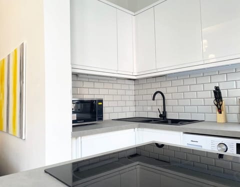 Fully fitted kitchen has everything you need to cook up a storm during your stay!