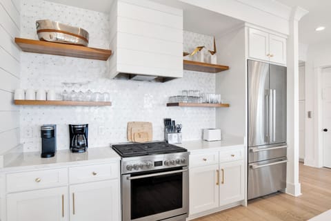 Fully equipped 2nd floor kitchen