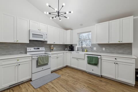 Indoors, Kitchen, Appliance, Microwave, Oven