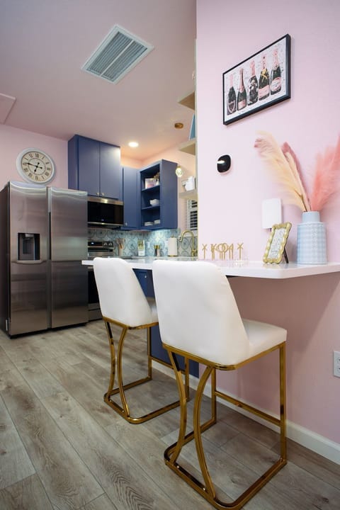 Whether you're savoring a quiet morning coffee or catching up on a little work, the counter bar at Blushing Belle is the perfect spot. Cozy, chic, and designed for both productivity and relaxation, because every moment here should feel effortless.