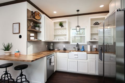 Good food, great company, and a kitchen ready for anything. With all the essentials, from sharp knives to sturdy cookware, the Rustic Retreat is the perfect place to cook up something great