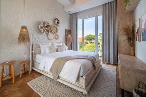 Watch the Waves Roll in From Bed 🛏️