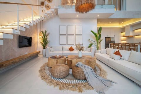 Tropical Elegance at Its Finest 🌴