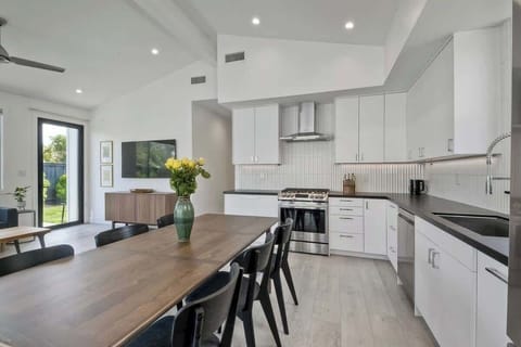 Tons of natural light in the dining area 