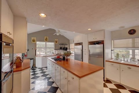 ROL Main House - Kitchen (2)