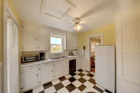 ROL Guest Houses - Ivy Kitchen (1)