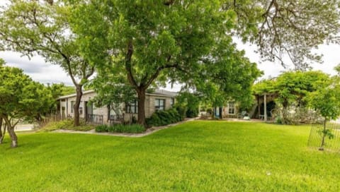 River Oaks Guest Houses