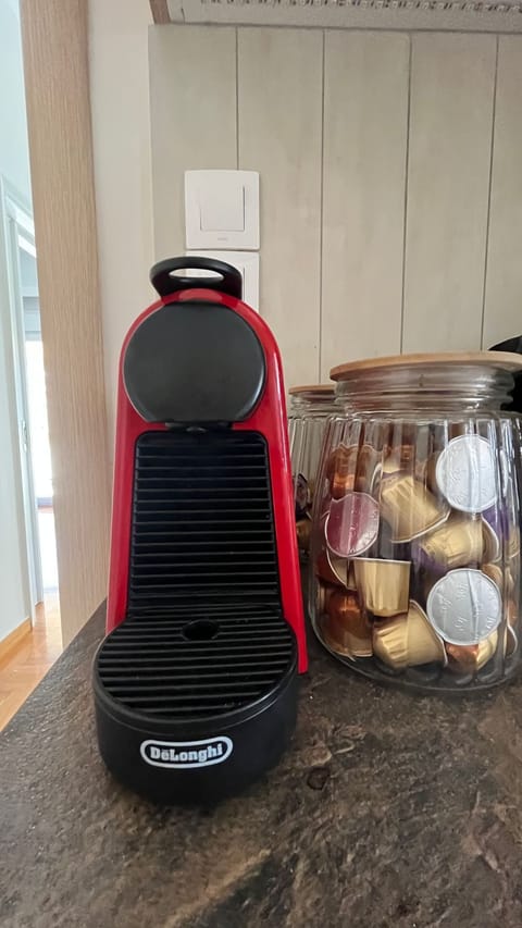 Alimos DeLoghni coffee