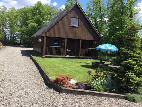 3 bedroom family lodge with garden and hot tub