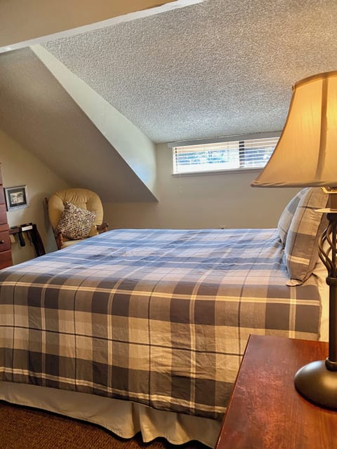 Unit with 1 Queen size bed