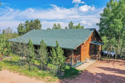A peaceful mountain retreat where nature meets comfort. Surrounded by towering trees and stunning views, this charming escape offers the perfect setting for relaxation, adventure, and unforgettable memories.