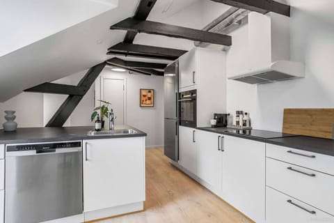 Fully equipped kitchen with all amenities you need to show off your cooking skills.