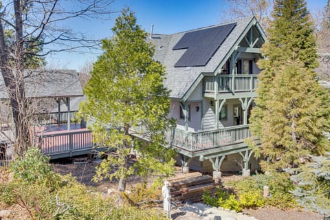 Lake Arrowhead Vacation Rental | 3BR | 3BA | Small Threshold to Enter
