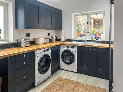 Kitchen | Cosy Cwtch, Hay-On-Wye