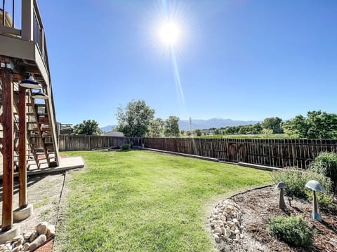 Fully fenced in yard! - perfect for those pups and kiddos!