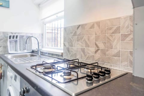 Bambro Apartment, Hendon - Host & Stay