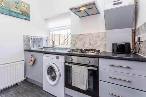 Bambro Apartment, Hendon - Host & Stay