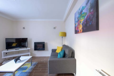 Hanover Apartment, Swansea - Host & Stay