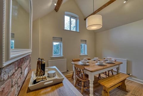 Gleanings, Bredon's Norton - Host & Stay