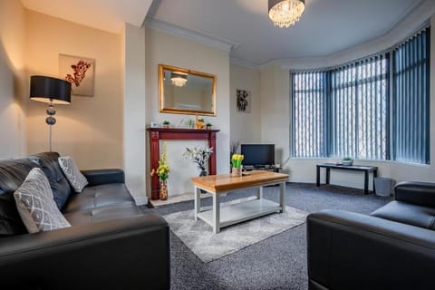 Park Cliffe House, Bradford - Host & Stay