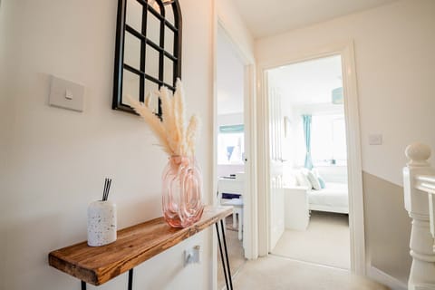 Mercia House, Kemspsey - Host & Stay