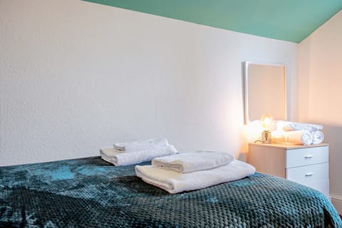 Compton House, Worcester - Host & Stay