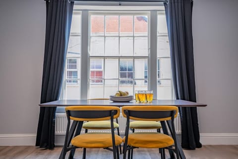 Bridge Street Penthouse Apartment, Evesham - Host & Stay