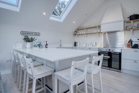 Ty Megan - 3 Bedroom Cottage - Bayview Oxwich (6368)