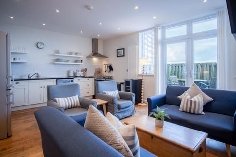 Ty Gwawr - 3 Bedroom Apt - Bayview Oxwich (6440)