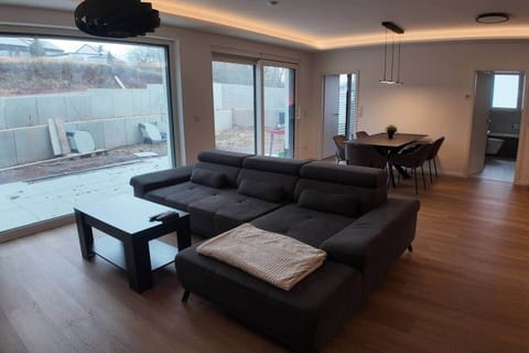 Open living room with kitchen, dining and couch area