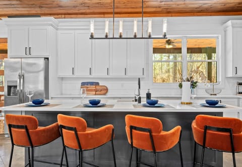 Comfortable bar seating at the island makes it easy to chat with the chef while enjoying your morning coffee or a late-night snack.