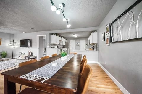 With seating for 8, you'll always have enough space for the whole gang.